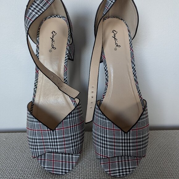 Qupid Heeled black and white Sandal, Size 8 - Picture 2 of 6